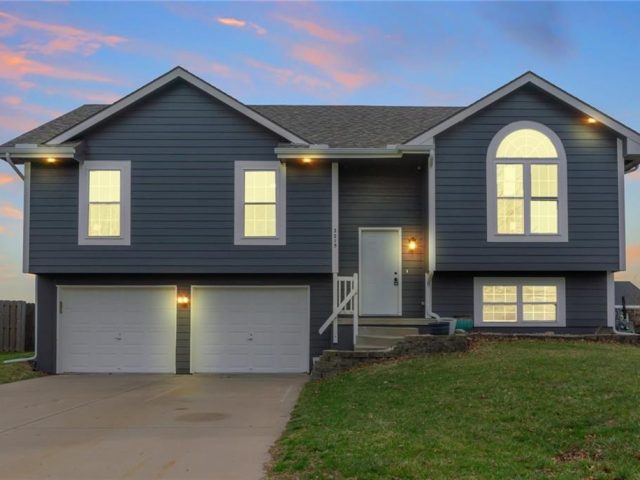 Homes for Sale in Excelsior Springs, MO 64024 | 2215  Madison Avenue