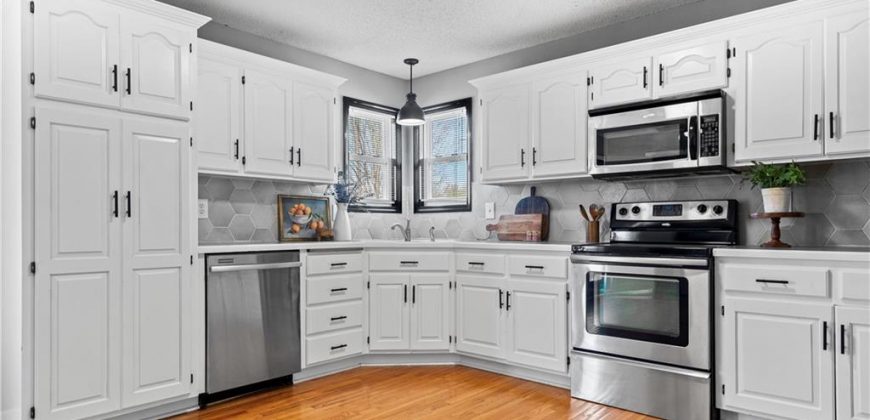 Homes for Sale in Kansas City, MO 64155 | 812 NE 116th Terrace