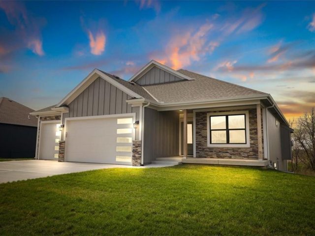 Homes for Sale in Smithville, MO 64089 | 508  Whitetail Court