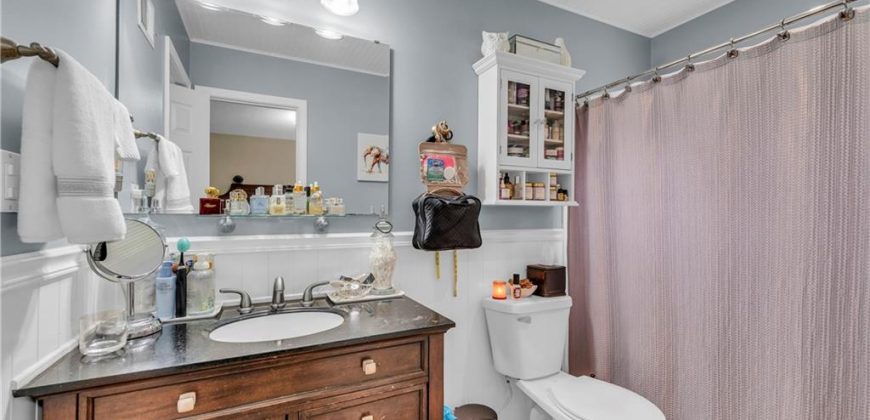 Homes for Sale in Parkville, MO 64152 | 5824 NW Walnut Court