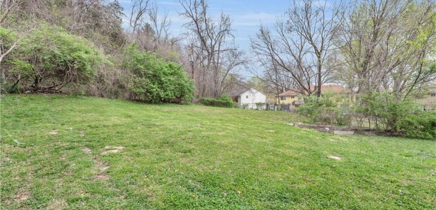 Homes for Sale in Parkville, MO 64152 | 5824 NW Walnut Court