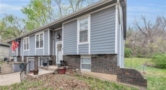 Homes for Sale in Parkville, MO 64152 | 5824 NW Walnut Court