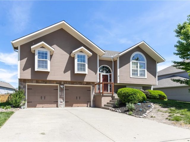 Homes for Sale in Kearney, MO 64060 | 906 W 7TH Avenue