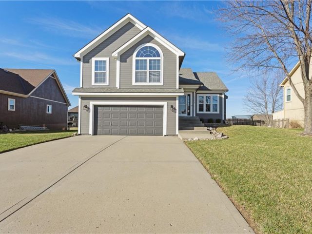 Homes for Sale in Kansas City, MO 64157 | 10904 N Manchester Avenue