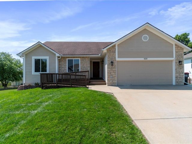 Homes for Sale in Kearney, MO 64060 | 909 E 16th Street