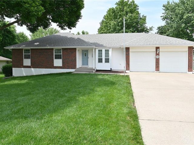 Homes for Sale in Kansas City, MO 64155 | 1400 NE 112th Terrace