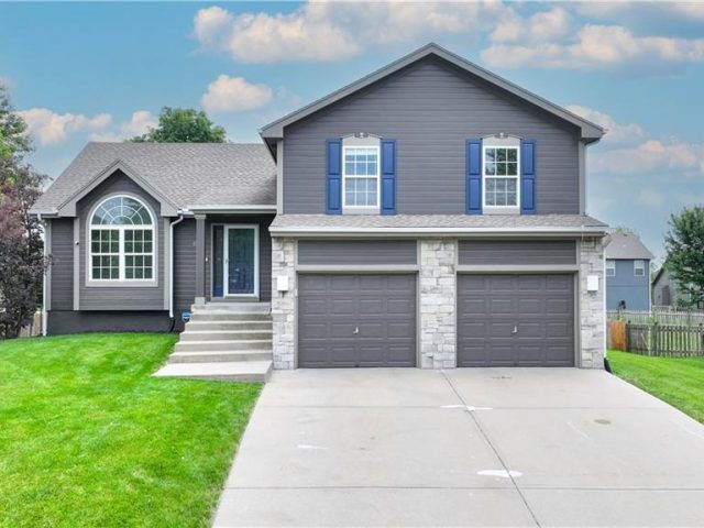 Homes for Sale in Kansas City, MO 64157 | 8111 NE 111th Terrace