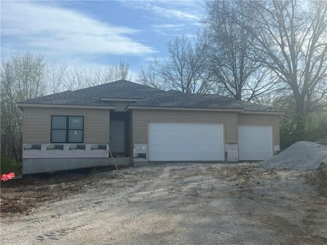 Homes for Sale in Kearney, MO 64060 | 212 S MARIMACK Court