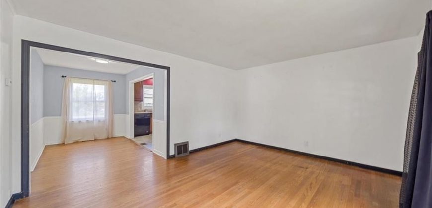 Homes for Sale in Gladstone, MO 64118 | 2504 NE 60th Street