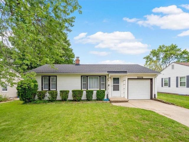 Homes for Sale in Gladstone, MO 64118 | 2504 NE 60th Street