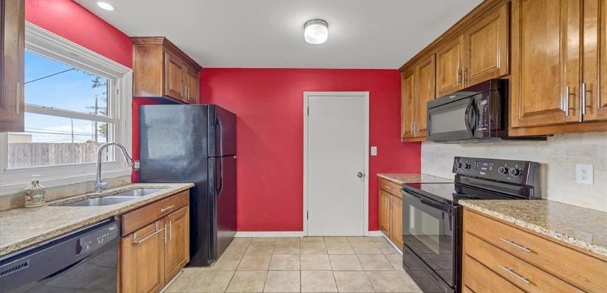 Homes for Sale in Gladstone, MO 64118 | 2504 NE 60th Street