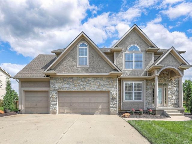 Homes for Sale in Kansas City, MO 64155 | 2300 NE 109th Street