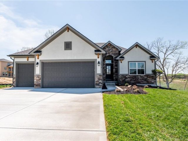 Homes for Sale in Platte City, MO 64079 | 12470 NW Appaloosa Street