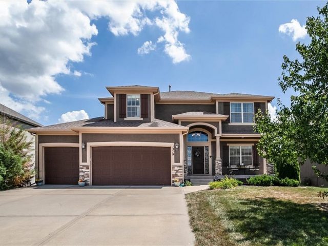 Homes for Sale in Kansas City, MO 64155 | 1319 NE 107th Terrace