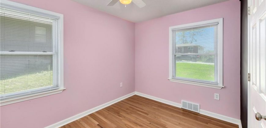 Homes for Sale in Gladstone, MO 64118 | 208 NW 73rd Street