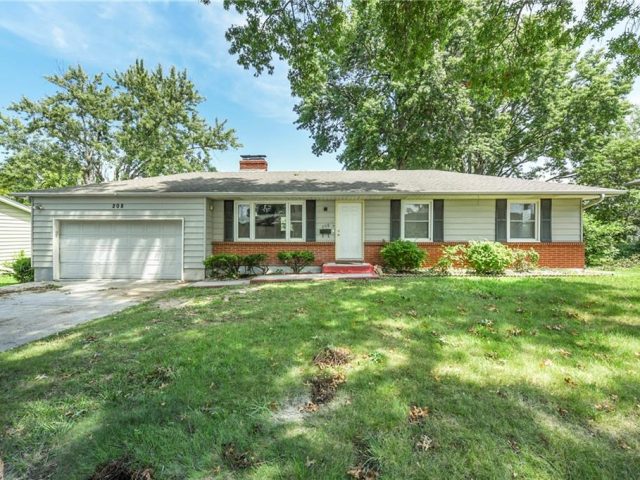 Homes for Sale in Gladstone, MO 64118 | 208 NW 73rd Street
