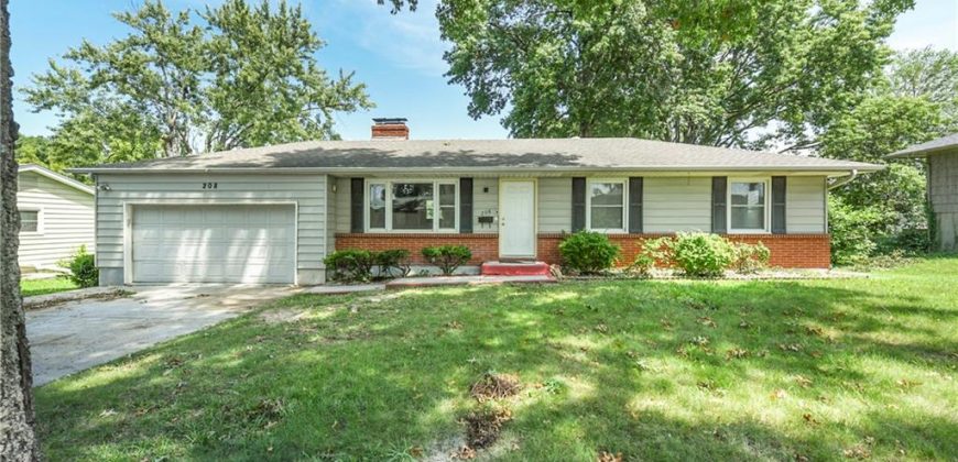 Homes for Sale in Gladstone, MO 64118 | 208 NW 73rd Street