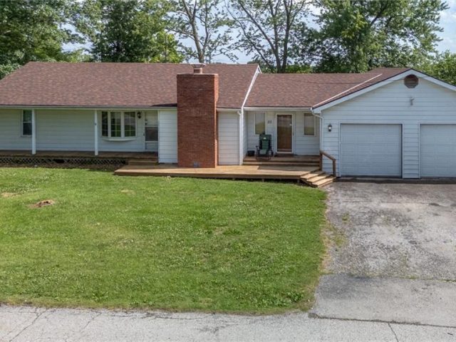 Homes for Sale in Excelsior Springs, MO 64024 | 211  Southside Court