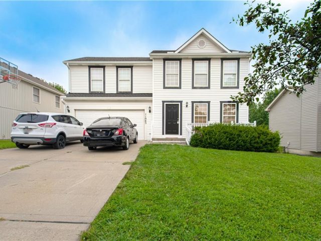 Homes for Sale in Kansas City, MO 64157 | 11045 N Lewis Avenue