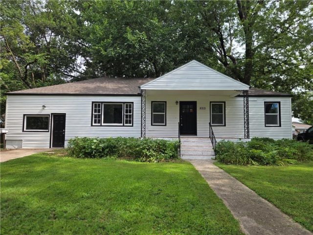 Homes for Sale in Liberty, MO 64068 | 832  Hillside Avenue