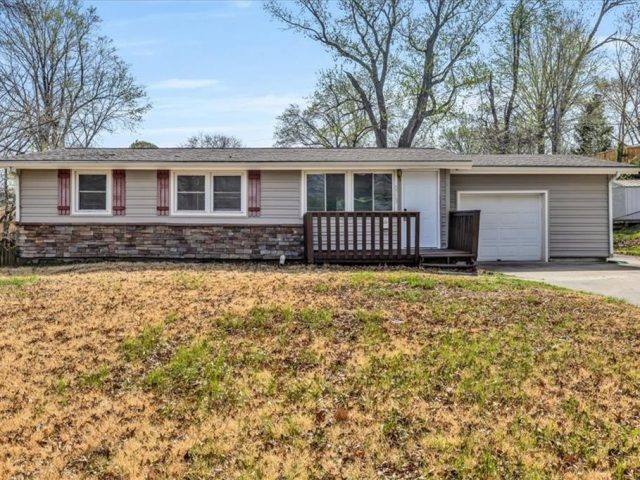 Homes for Sale in Kansas City, MO 64118 | 5713 N Woodland Avenue