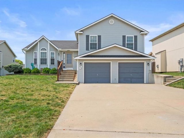 Homes for Sale in Kansas City, MO 64153 | 8516 N Arcola Avenue