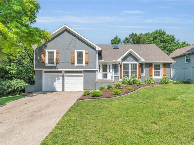 Homes for Sale in Kansas City, MO 64151 | 5436 NW Walden Drive