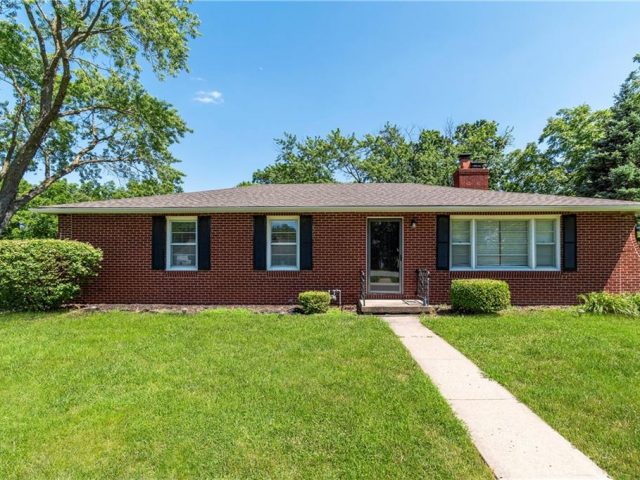 Homes for Sale in Kansas City, MO 64152 | 6511  Valley View Drive