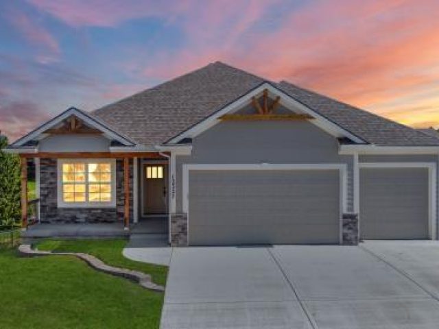 Homes for Sale in Smithville, MO 64089 | 506  Blackhawke Drive