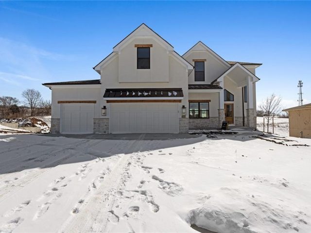 Homes for Sale in Parkville, MO 64152 | 13644  Prairie Creek Place