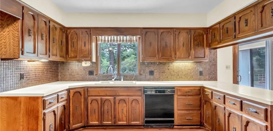 Homes for Sale in Liberty, MO 64068 | 907 N Forest Lane