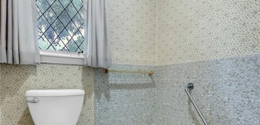 Homes for Sale in Liberty, MO 64068 | 907 N Forest Lane