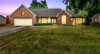 Homes for Sale in Liberty, MO 64068 | 907 N Forest Lane