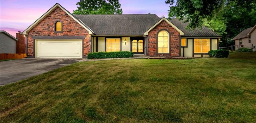 Homes for Sale in Liberty, MO 64068 | 907 N Forest Lane