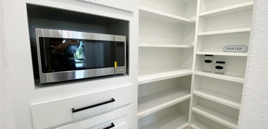 Homes for Sale in Parkville, MO 64152 | 5888 NW Black Oak Court