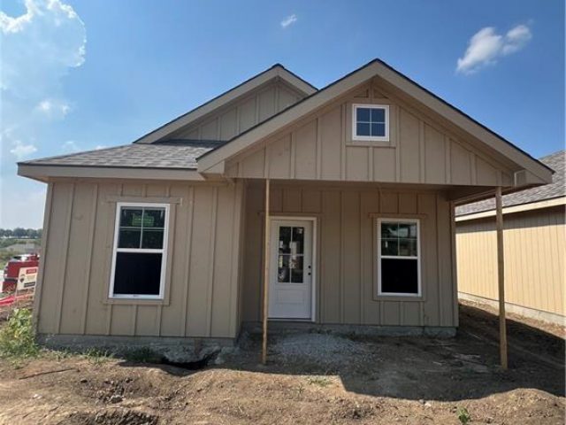 Homes for Sale in Kearney, MO 64060 | 1600  Cottonwood Creek Avenue, Unit#1