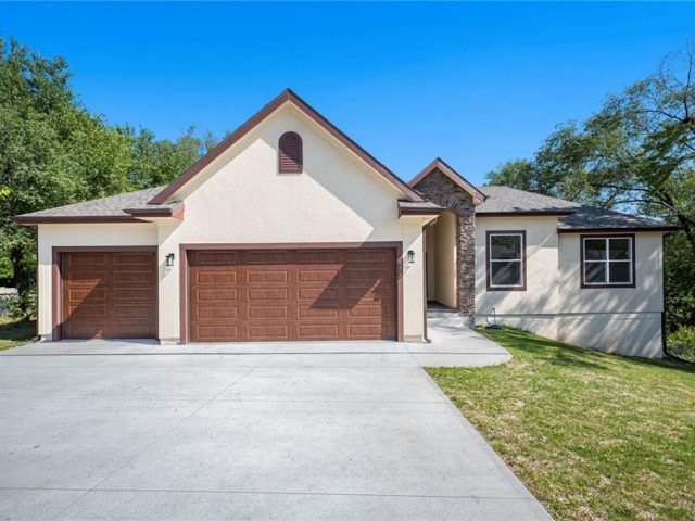 Homes for Sale in Kansas City, MO 64116 | 3711 N Wayne Avenue