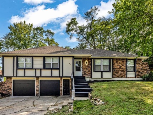 Homes for Sale in Kansas City, MO 64118 | 841 NW 69th Place
