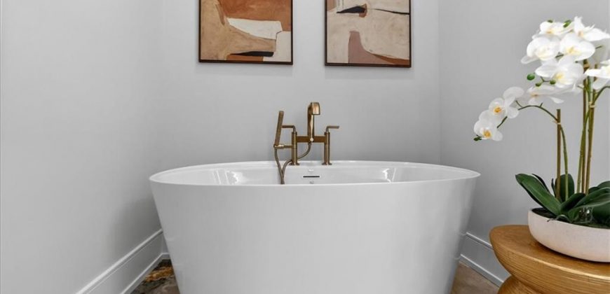 Homes for Sale in Parkville, MO 64152 | 8170  Westlake Drive