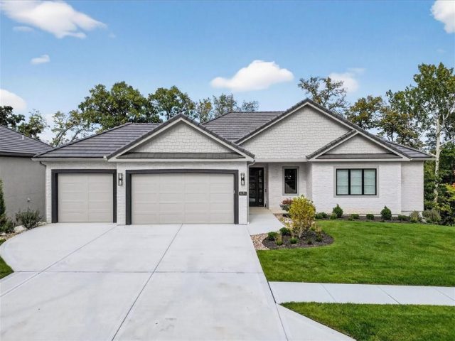 Homes for Sale in Parkville, MO 64152 | 8170  Westlake Drive