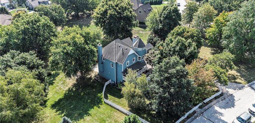 Homes for Sale in Parkville, MO 64152 | 12020 N Windbrook Court