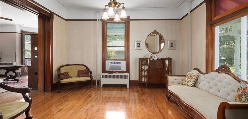 Homes for Sale in Liberty, MO 64068 | 471 E Kansas Street