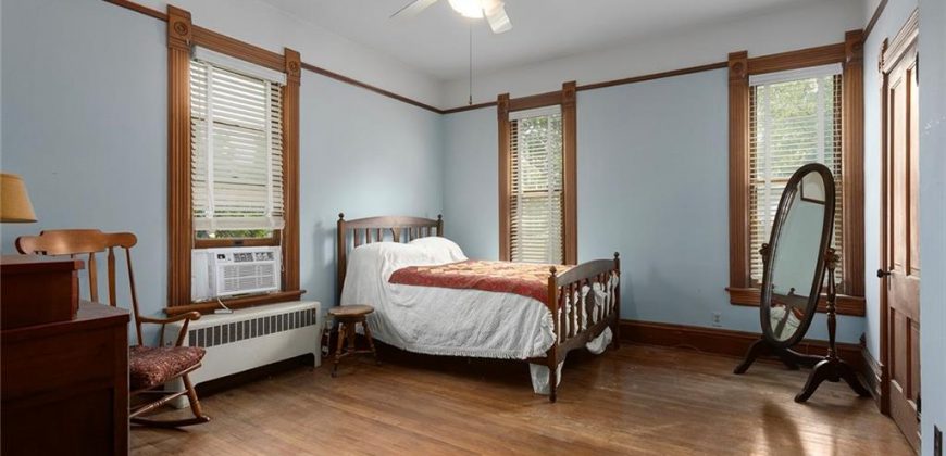 Homes for Sale in Liberty, MO 64068 | 471 E Kansas Street