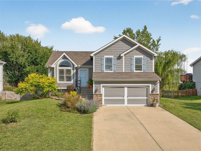 Homes for Sale in Kansas City, MO 64156 | 7020 NE 113th Terrace