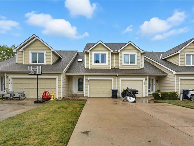 Homes for Sale in Kansas City, MO 64151 | 8218 NW Bradford Court