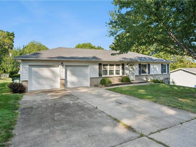 Homes for Sale in Gladstone, MO 64118 | 1314 NE 58th Street