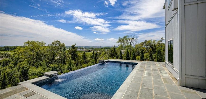 Homes for Sale in Riverside, MO 64150 | 4150  Palisades Point