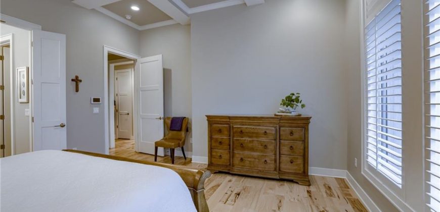 Homes for Sale in Riverside, MO 64150 | 4150  Palisades Point