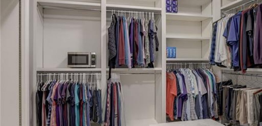 Homes for Sale in Riverside, MO 64150 | 4150  Palisades Point