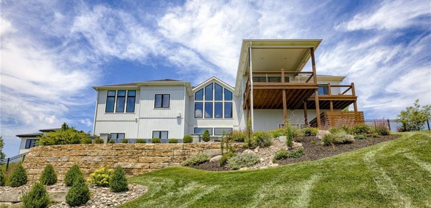 Homes for Sale in Riverside, MO 64150 | 4150  Palisades Point